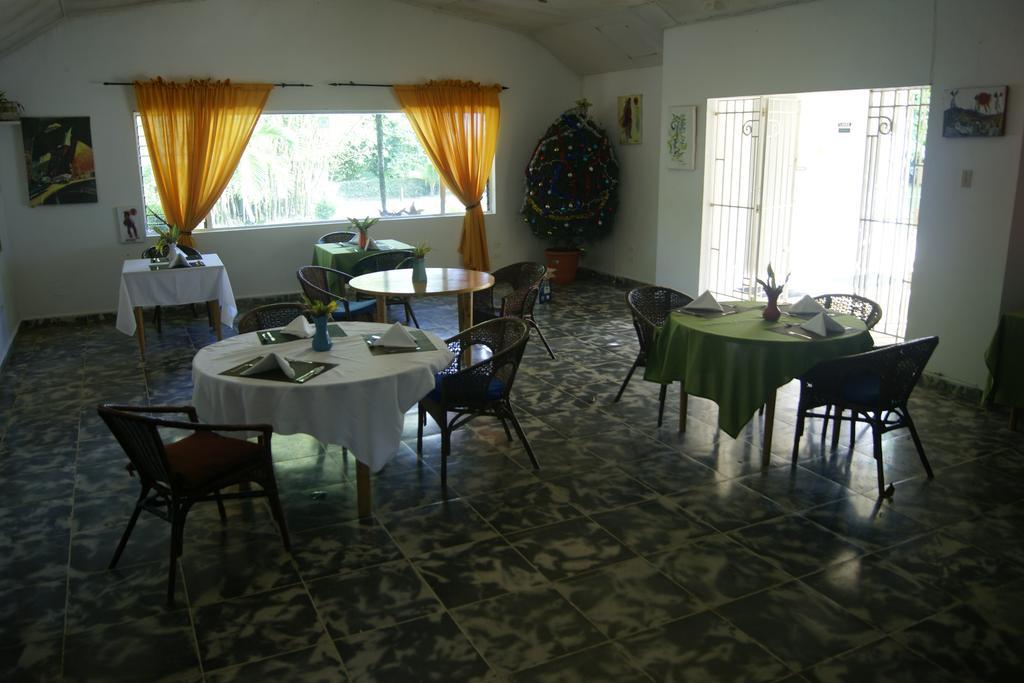 San San Tropez Hotel Port Antonio Exterior foto